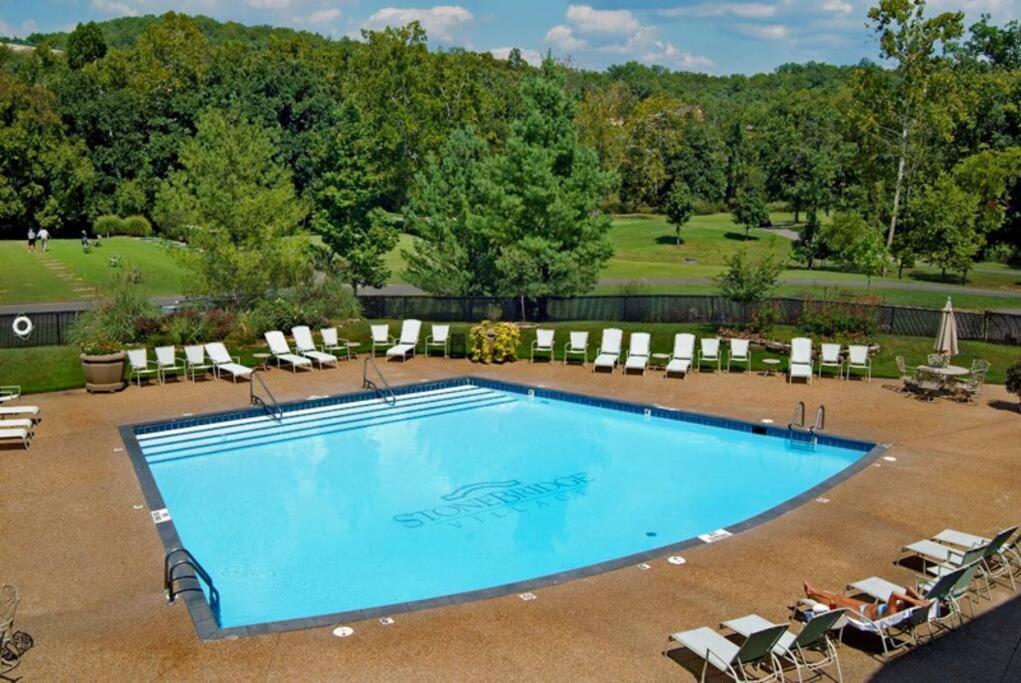 Couples Condo Retreat Overlooking Golf Course Branson West Exterior photo