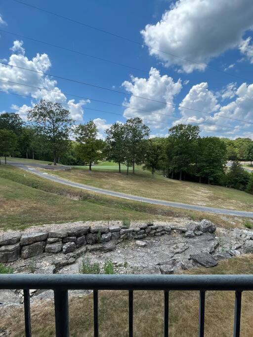 Couples Condo Retreat Overlooking Golf Course Branson West Exterior photo
