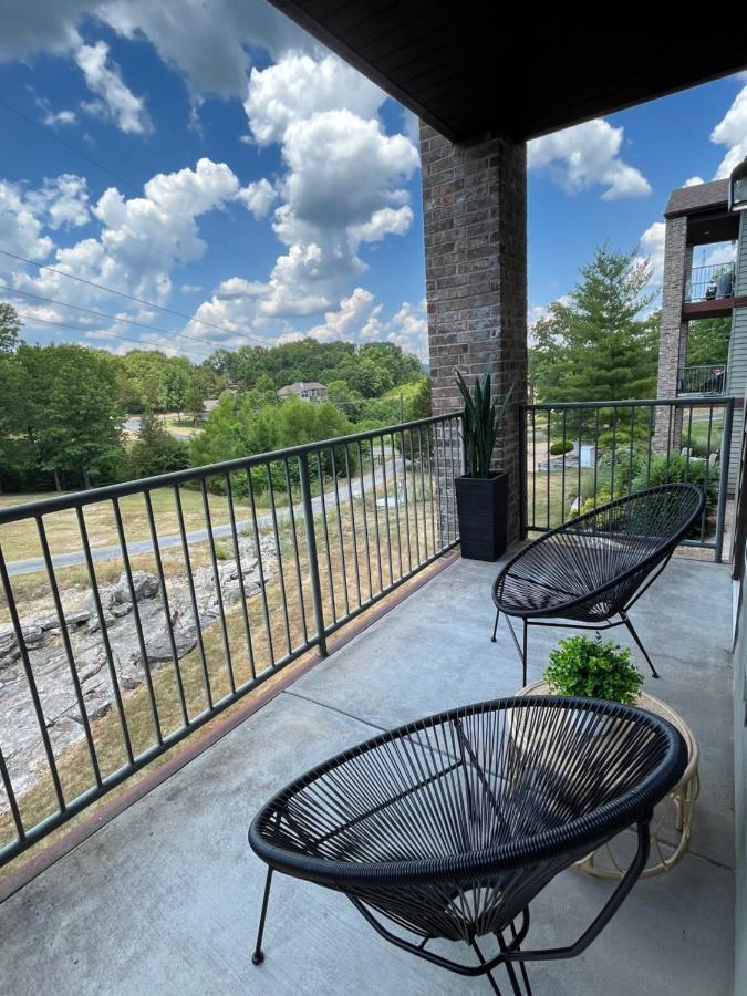 Couples Condo Retreat Overlooking Golf Course Branson West Exterior photo