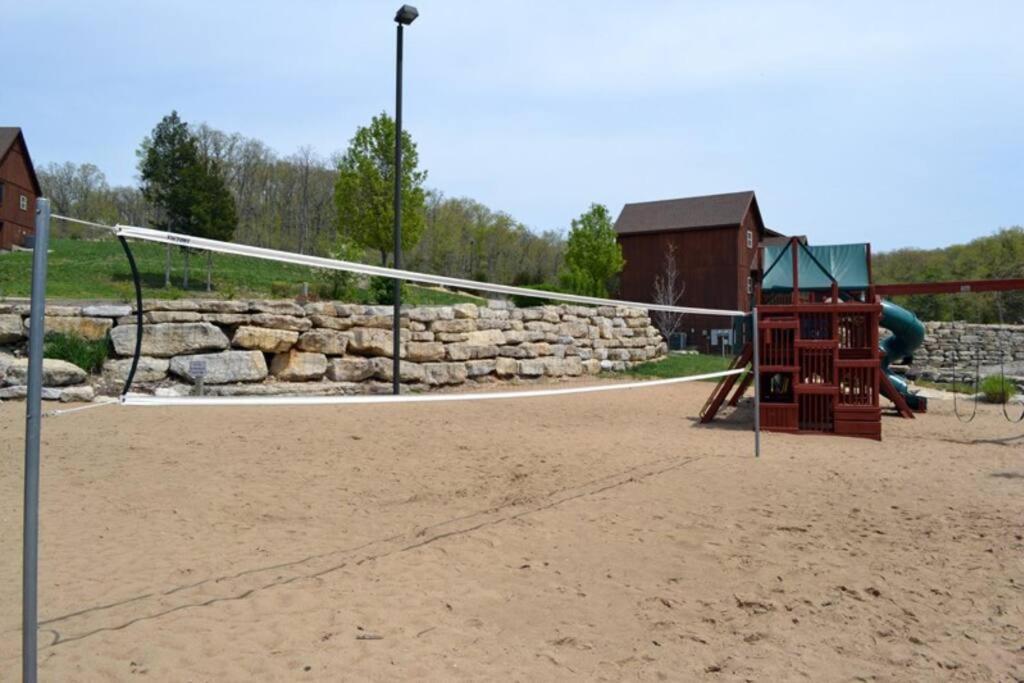 Couples Condo Retreat Overlooking Golf Course Branson West Exterior photo