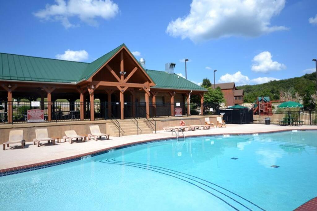 Couples Condo Retreat Overlooking Golf Course Branson West Exterior photo