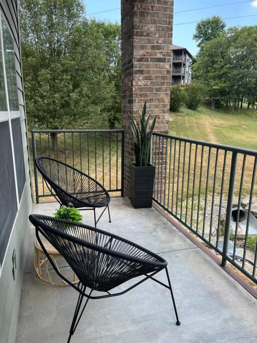 Couples Condo Retreat Overlooking Golf Course Branson West Exterior photo