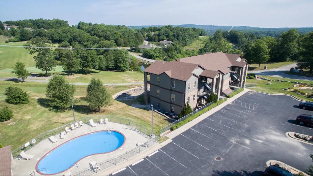 Couples Condo Retreat Overlooking Golf Course Branson West Exterior photo