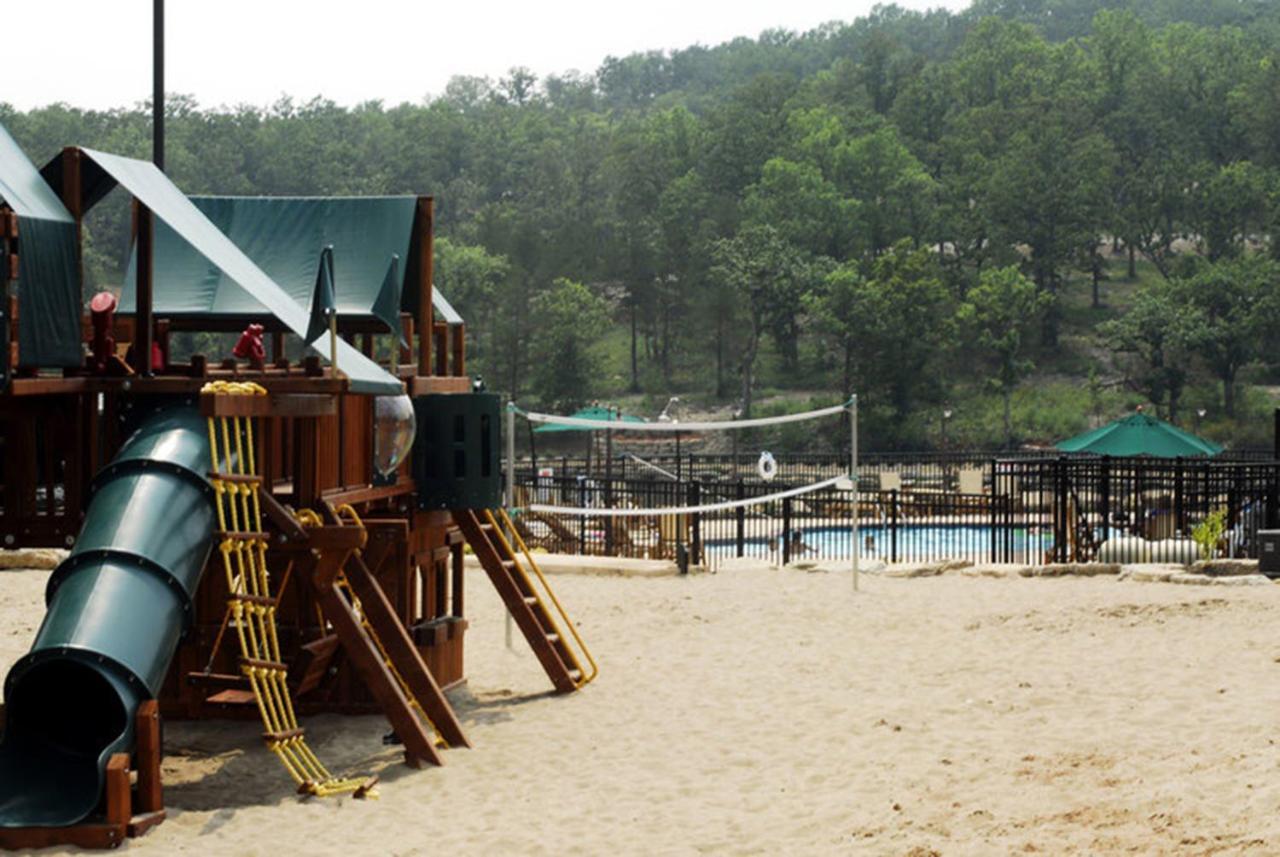 Couples Condo Retreat Overlooking Golf Course Branson West Exterior photo