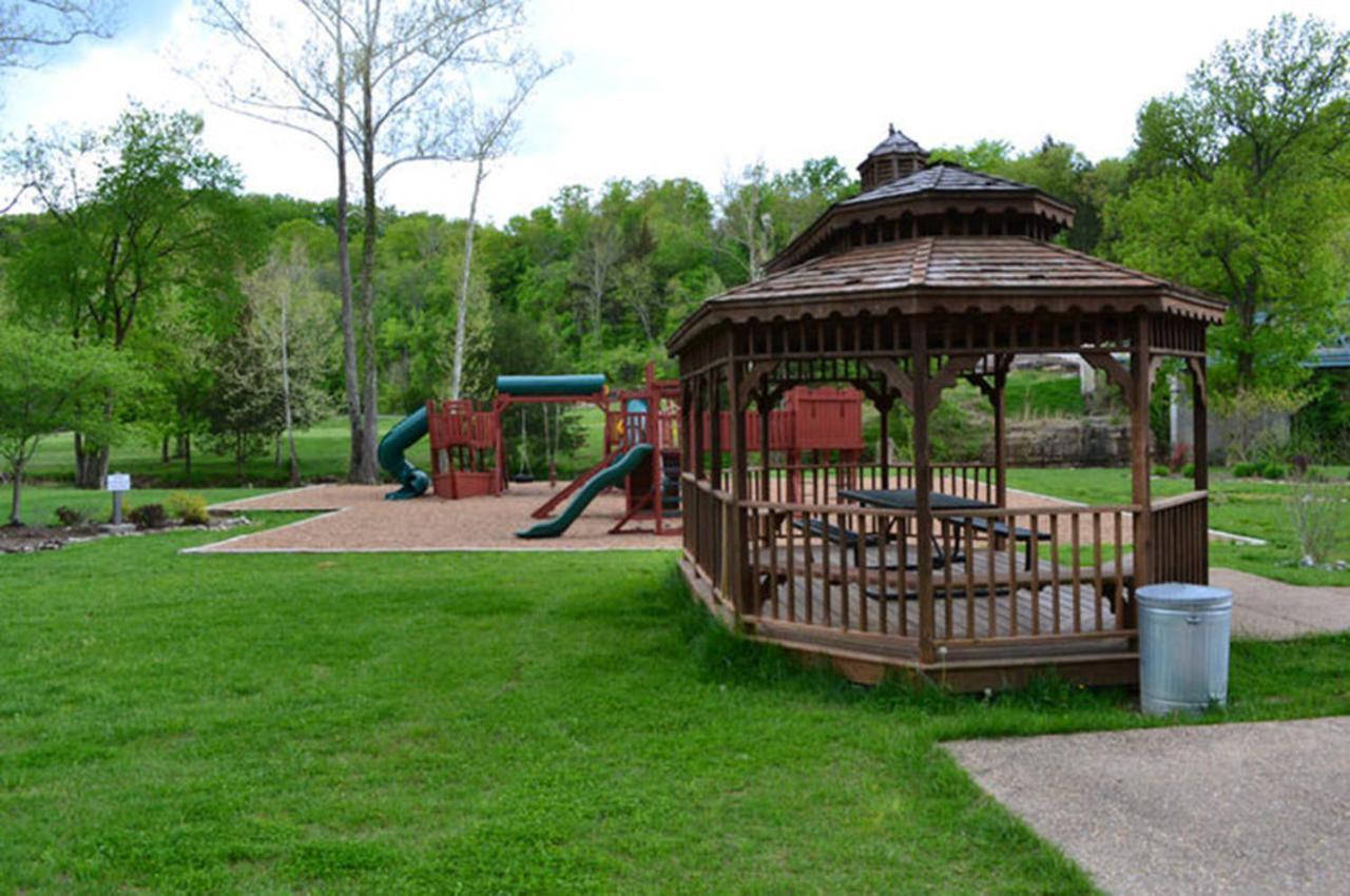 Couples Condo Retreat Overlooking Golf Course Branson West Exterior photo